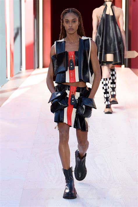 Vogue’s best looks from the Louis Vuitton spring/summer 2025 show.